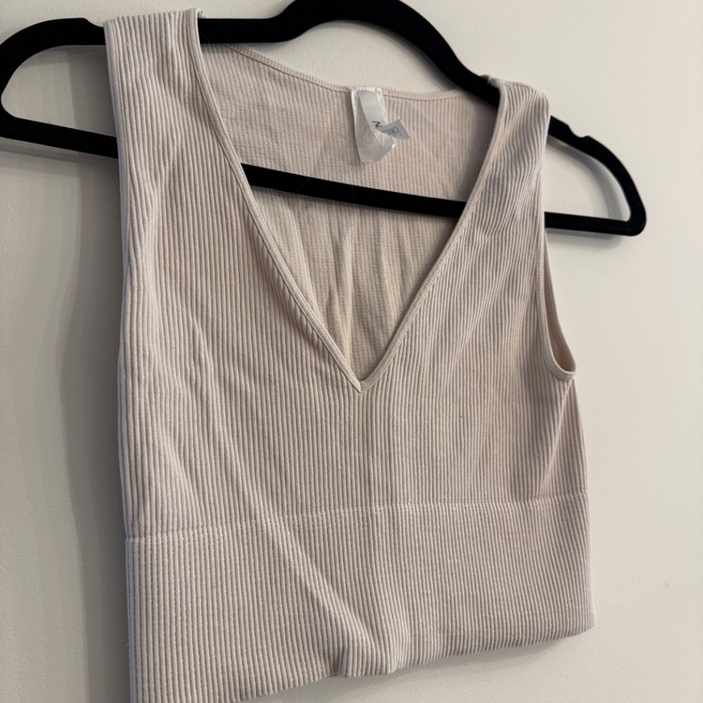 Cropped ribbed v-neck tank top - cream - Medium